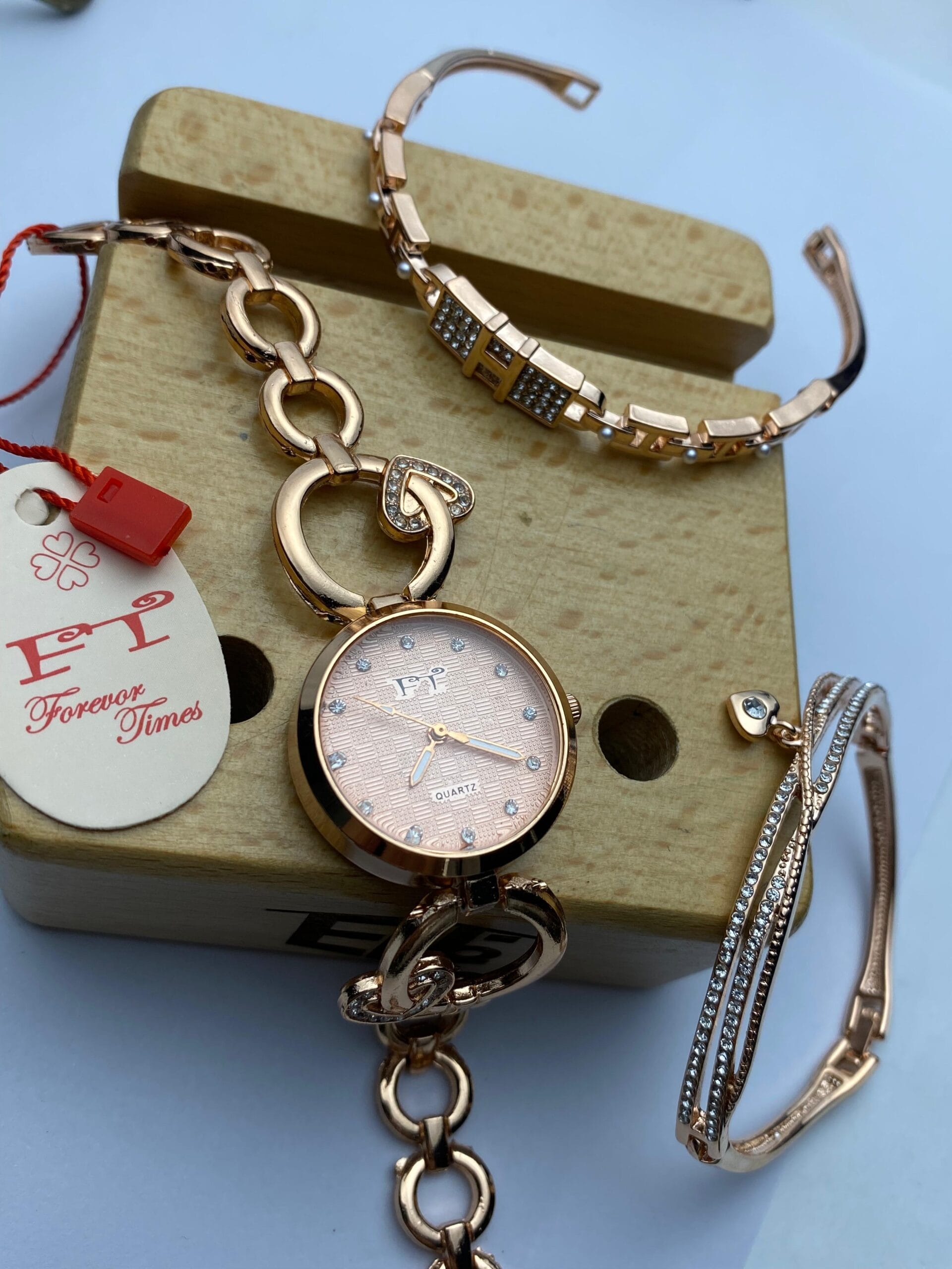 Stylish Women's Rose Gold Tone Quartz Watch & Double Bracelet Set - Many Colors!